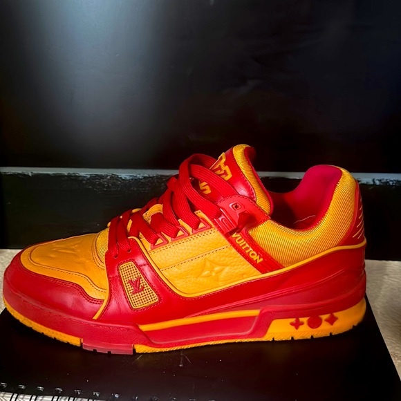 These are a size 9 great condition asking for 600 willing to negotiate - Picture 3 of 5